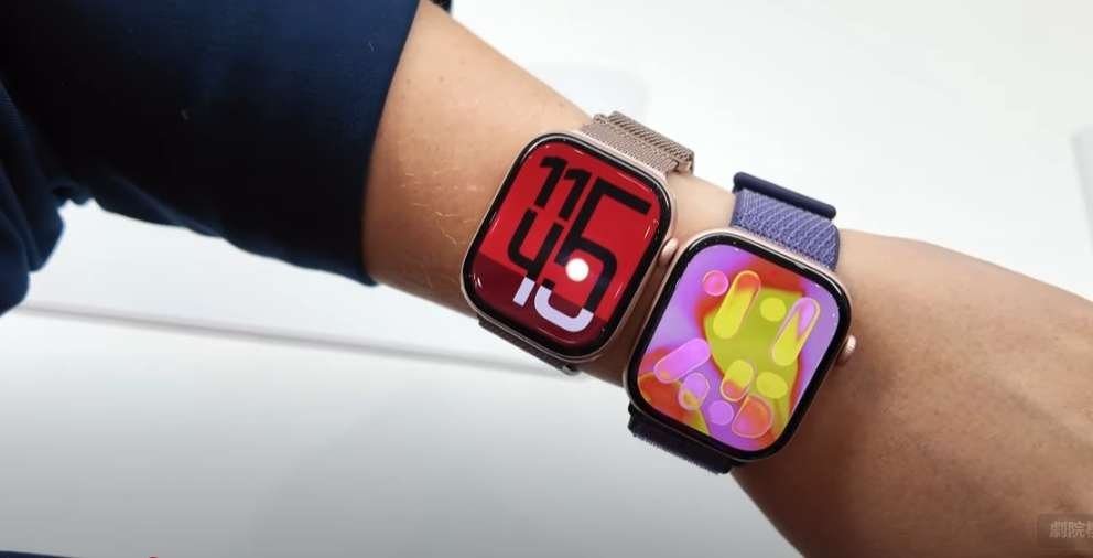 手上戴著兩隻新款的Apple Watch SE